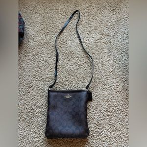Coach: cross body brown coach bag